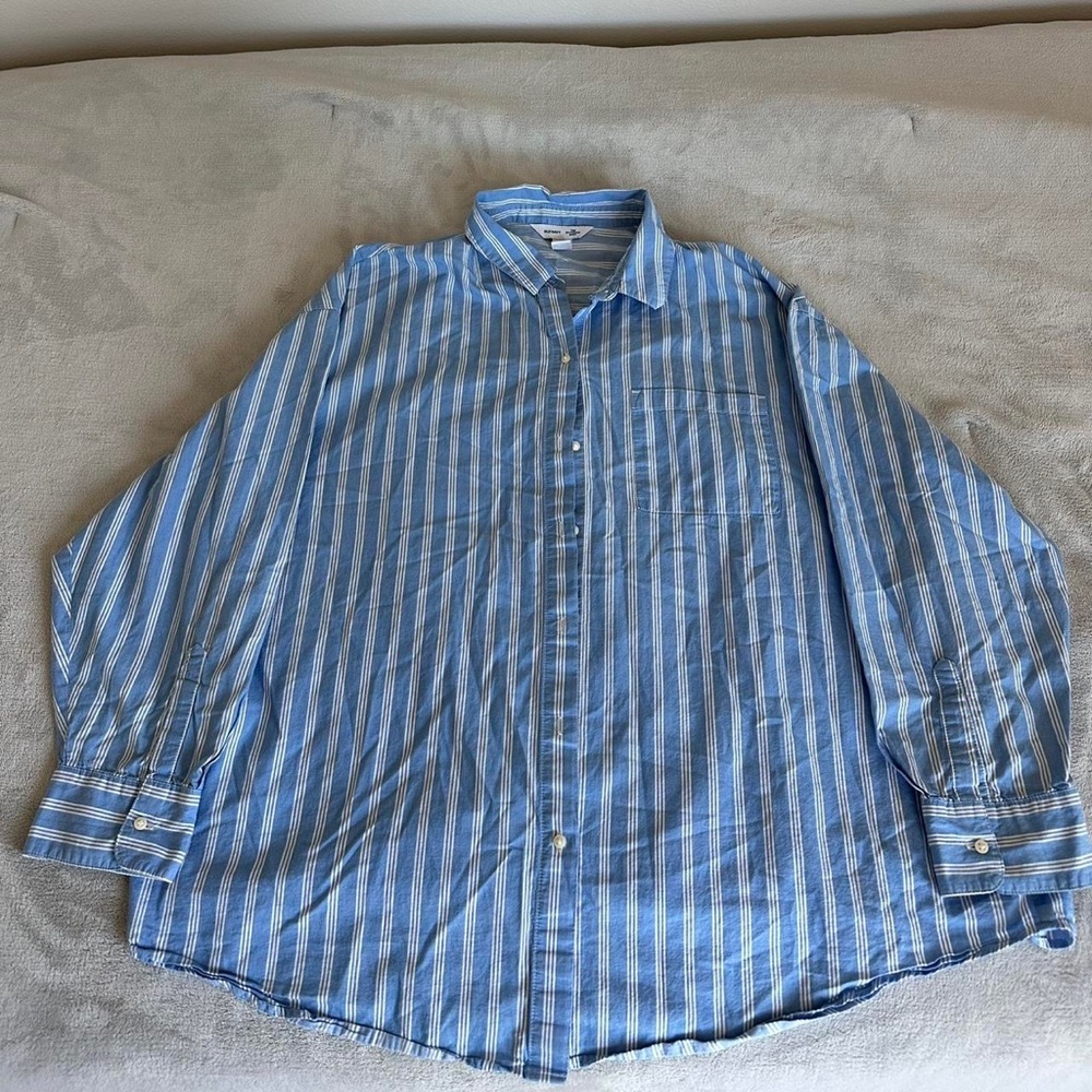 Old Navy Women's Blue and White Blouse